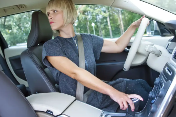 Где запрещено движение задним ходом по Правилам дорожного движения в Украине