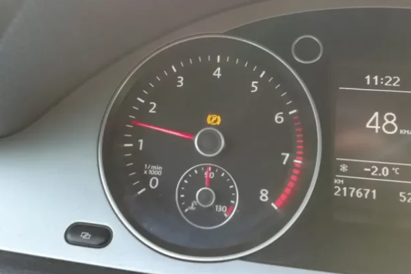 Горит желтый ручник Passat B6: причины неисправности